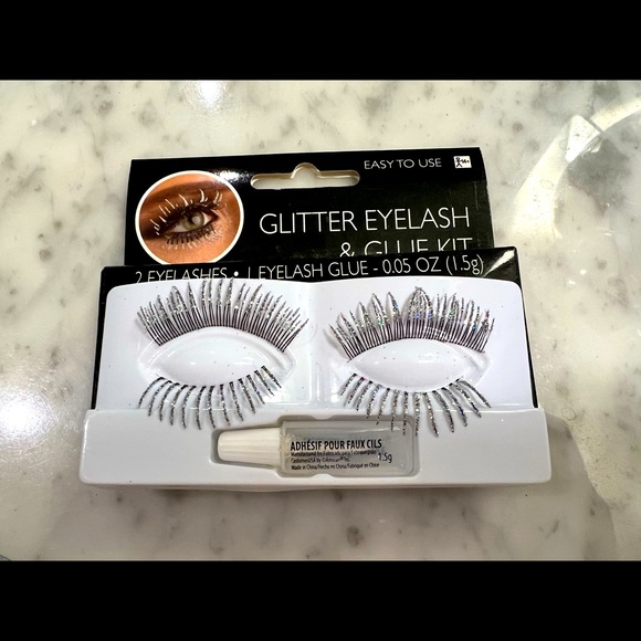 FREE 🆓 with Any Two Purchases - Silver Glitter False Eyelashes - Picture 6 of 11
